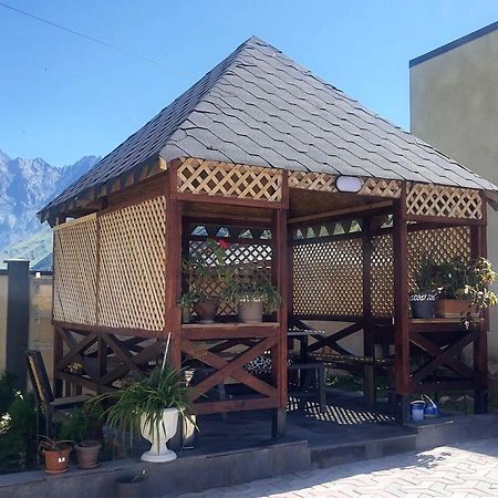 קזבגי Bibo'S Kokhi Guesthouse מראה חיצוני תמונה