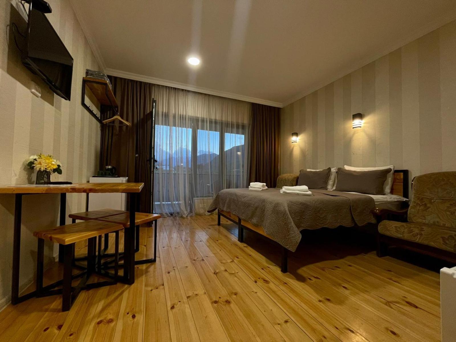קזבגי Bibo'S Kokhi Guesthouse מראה חיצוני תמונה