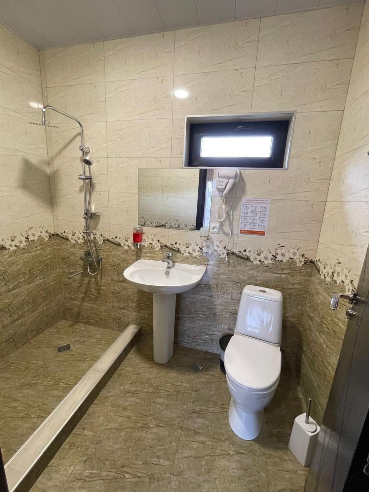 קזבגי Bibo'S Kokhi Guesthouse מראה חיצוני תמונה