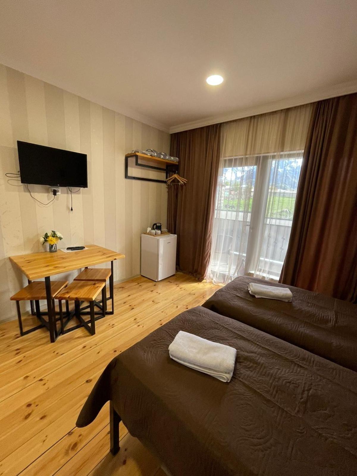 קזבגי Bibo'S Kokhi Guesthouse מראה חיצוני תמונה